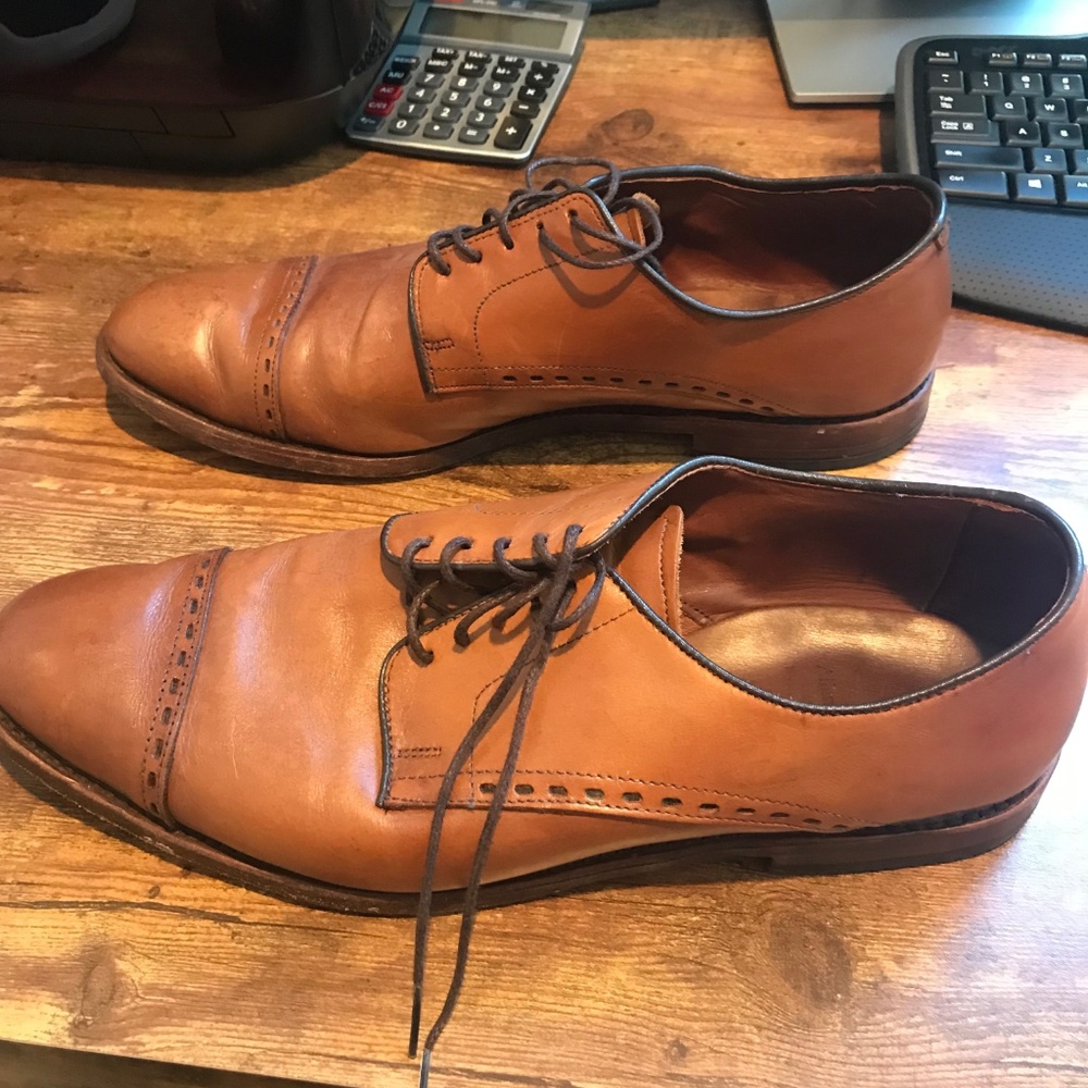 Allen Edmond brown dress shoes - Picture 4 of 5